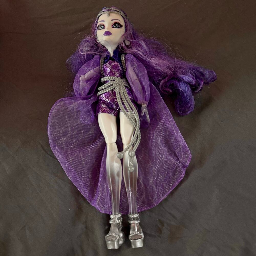 Monster High Haunted Spectra Vondergeist Doll Getting Ghostly Purple Hair Mattel